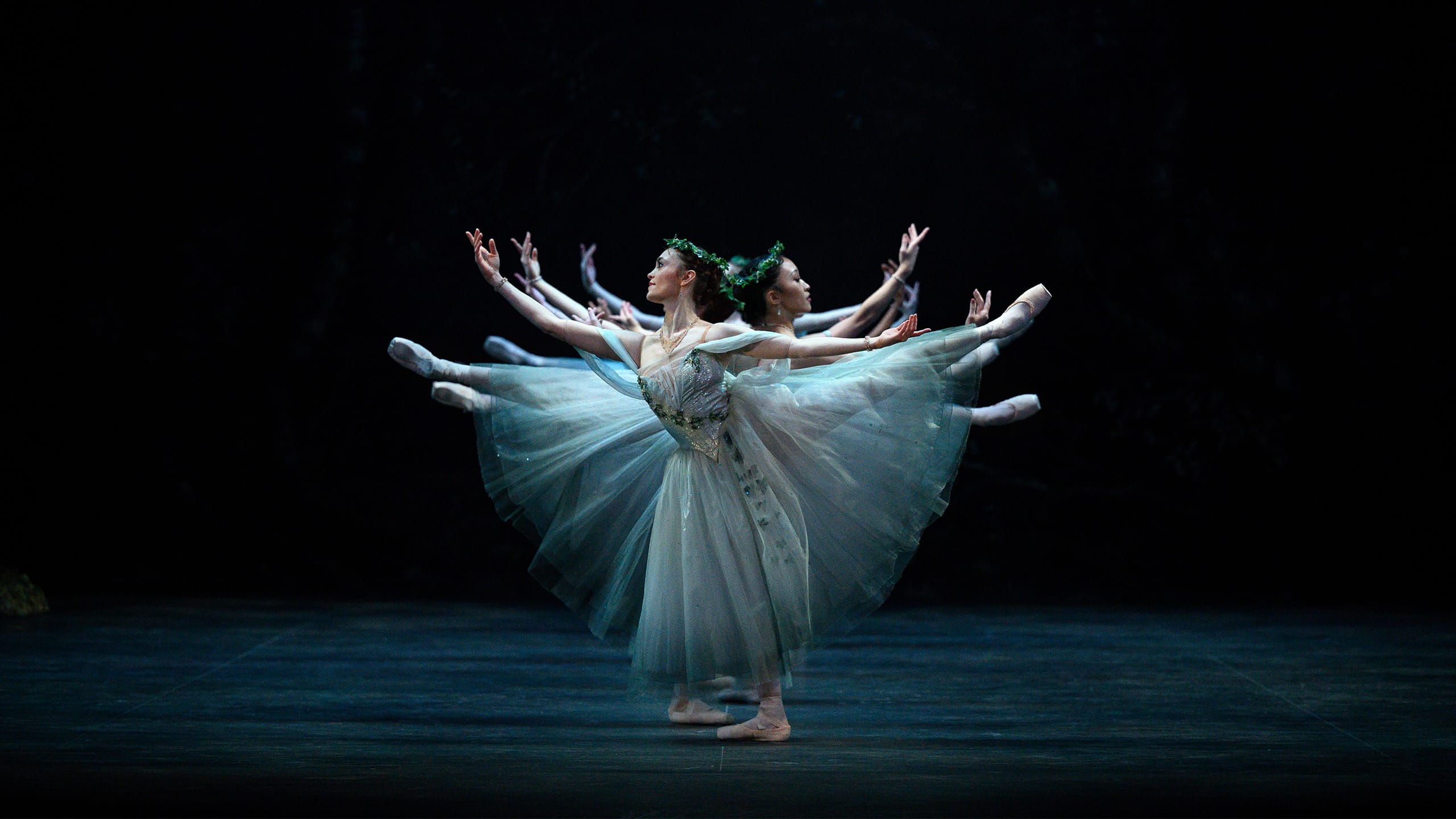 English National Ballet dancers in Mary Skeaping's Giselle (c) Laurent Liotardo