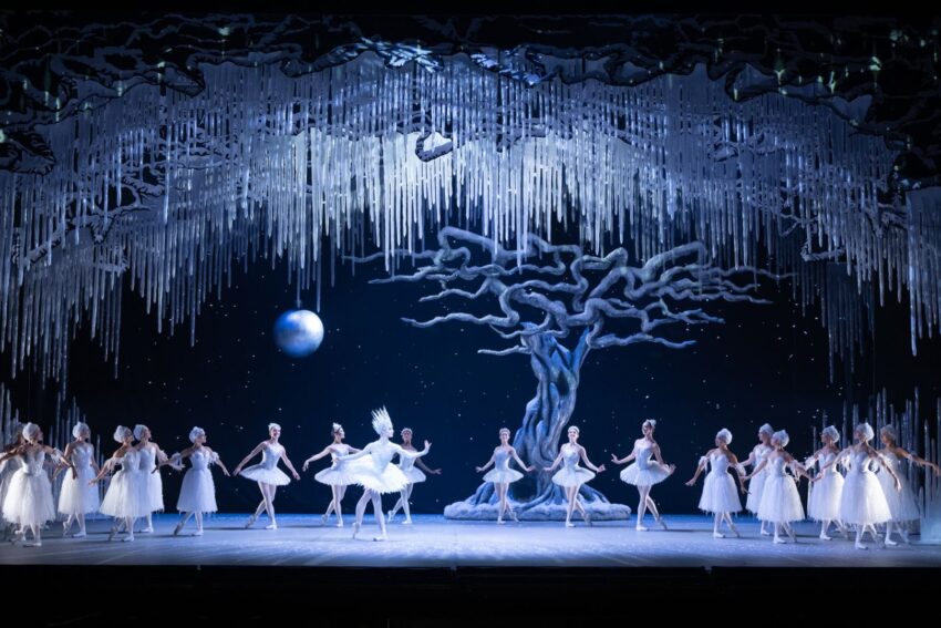 The Ice Realm in Aaron S Watkin and Arielle Smith's Nutcracker © Photography by ASH