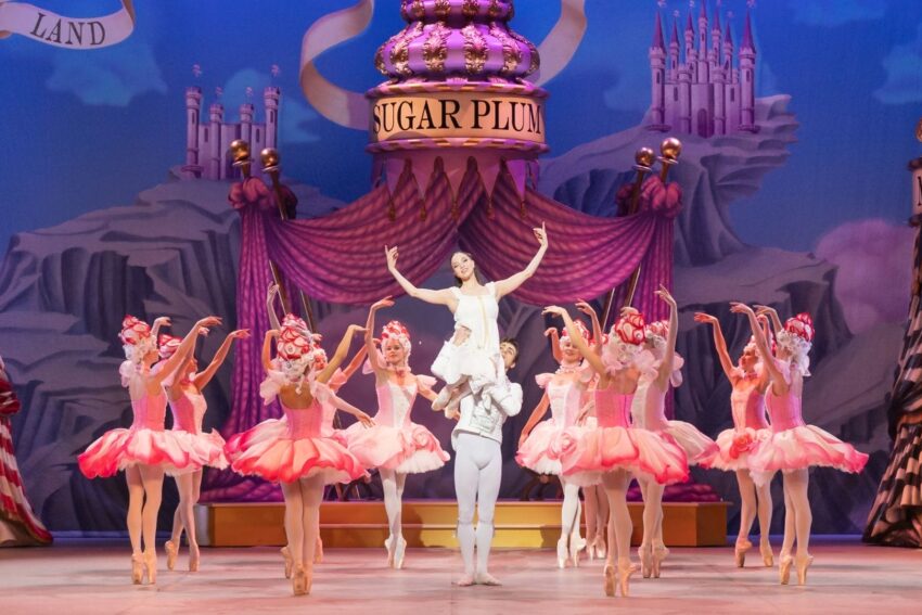 The Waltz of the Buttercream Roses in Aaron S Watkin and Arielle Smith's Nutcracker © Photography by ASH